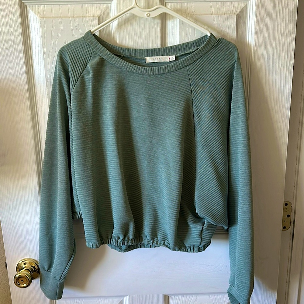 Lush Cropped Light Long sleeve